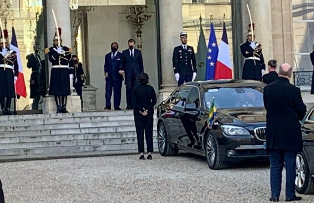 Gabon France Ali Bongo aperçu avec Emmanuel Macron à lÉlysée