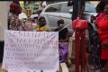 Les déflatés de l’Agence gabonaise de presse (AGP) en sit-in devant le Trésor public, le 10 août 2020, à Libreville. © Capture d’écran/Gabonreview