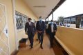 Guy Patrick Obiang (centre) lors de sa visite à l’hôpital Marcel Abéké, le 20 août 2020 à Moanda. © D.R.