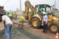 Des techniciens pendant le déploiement de la fibre optique à Libreville. © Aninf-Gabon