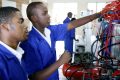 Le Gabon compte encore trop peu de jeunes inscrits dans les filières techniques et professionnelles. © Getty Images/Photothek/Thomas Koehler