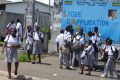 Au Gabon, la vente des uniformes scolaires a été confiée aux établissements. © D.R.