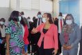 Madeleine Berre (centre) et la représentante de la Banque mondiale (gauche) lors de la visite.  © Gabonreview