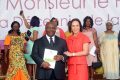 Ali Bongo recevant, le 19 juillet 2016, le rapport général sur la situation de la femme et de la fille gabonaises. © Communication présidentielle