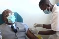 Pr Patrick Mouguiama-Daouda s’est fait vacciner pour inciter les acteurs du système éducatif à le faire eux aussi. © Capture d’écran/Gabon 1ère