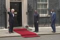 Ali Bongo et Boris Johnson, le 20 mai 2021, à Londres. © Capture d'écran/uk.news.yahoo.com