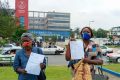 Marie Jeanne Bissosso et sa fille ont pu récupérer la dépouille de leur nouveau-né, le 21 juillet 2021, avant de l’inhumer. © Gabonactu