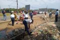 Les Forces de défense et de sécurité en pleine opération de salubrité sur l’une des voies de Libreville, la capitale gabonaise, le 9 août 2021. © Facebook /pplibreville