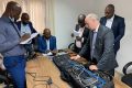 Le personnel et le matériel déployés pour le 13e audit qualité de service des réseaux mobiles, lancé le 13 septembre 2021 au Gabon. © Facebook/arcepgabon