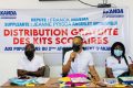 Le député du 2e arrondissement d’Akanda, Franck Nguema, et ses collaborateurs, lors de la remise des fournitures scolaires aux enfants de son siège politique. © D.R.