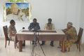 Sur la table, de gauche à droit : Véronique Lébissy, Lucchéri Gahila, Pr Martin Alihanga, et Apolline Ndoumba, proches parents de Jean-Pierre Lemboumba Lepandou, le 3 septembre 2021. © Gabonreview