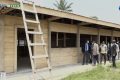 Patrick Mouguiama Daouda et sa suite visitant les salles en bois. © Capture d’écran/Gabonreview