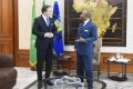 Ali Bongo et Nikola
Selakovic, ministre serbe des Affaires étrangères, le 11 février 2022, à Libreville. © Com. présidentielle