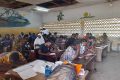 Des parents présents à la campagne de sensibilisation sur l’éducation sexuelle à l’école publique d’Akébé 2, le 24 mars 2022 à Libreville. © Gabonreview