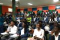 Les étudiants de l’AUM très concentrés pour apprendre des aînés. © Gabonreview