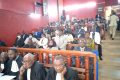 Vue d'une partie de la salle d'audience, lundi. Du côté où se trouvaient les proches du prévenu évacués par le président de la cour mardi. © Gabonreview