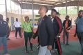 Franck Nguema, accompagné du gouverneur du Haut-Ogooué, en visite au gymnase de Bongoville. © Gabonreview/Capture d’écran