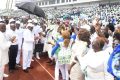 Le président Ali Bongo, leader du PDG, communiant avec ses militants après l’ouverture du 12e Congrès ordinaire du parti, le 12 décembre 2022, au stade d’Angondjè. © D.R.