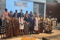 Le ministre gabonais de la Justice, Antonela Ndembet (en blanc et écharpe orange) posant
avec les autres officiels à l’ouverture du forum d’Abidjan. © Unwomenafrica