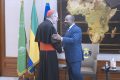 Ali Bongo et le Cardinal Pietro Parolin, le 19 décembre 2022, à Libreville.