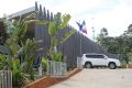 Vue de la façade principale de la nouvelle ambassade de France à Libreville. © Gabonreview