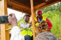 Emmanuel Eyeghe Nze procédant au lancement des travaux du programme de réhabilitation des routes non revêtues sur l’axe Mimongo-Pont Offoue (73,5 km). © D.R.