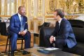 Ali Bongo échangeant avec Emmanuel Macron, lors de sa dernière visite à Paris,  12 novembre 2021. © Communication présidentielle