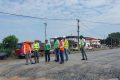 Igor Simard et les parties prenantes sur le chantier le 15 juin. © Gabonreview