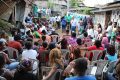 Franck Nguema, le leader du mouvement Gabao face aux populations de Belle-Vue derrière le Commissariat, le 25 mai 2024. © GabonReview