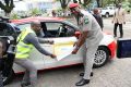 Le général Jude Ibrahim Rapontchombo posant une vignette sur la portière d’un véhicule «Un taxi, un emploi, un avenir». © GabonReview