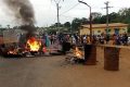 Les populations d’Ekouk-chantier en colère barricadent la RN1, le 26 juillet 2024. © D.R