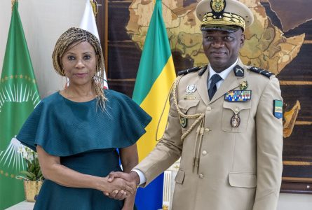 Le général Brice Clotaire Oligui Nguema et Ahunna Eziakonwa, le 17 septembre 2024 à Libreville. © Com. présidentielle