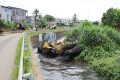 Différents engins mobilisés par Conduril travaillant dans et en dehors du canal de Nzeng-Ayong, le samedi 26 octobre 2024. © GabonReview