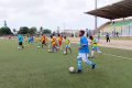 Des jeunes s’entrainant, balle au pied, à la reprise des activités de Terre de foot Gabon (TFG). © GabonReview