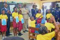 Le général Brice Clotaire Oligui Nguema visitant une des salles de classes, le 12 novembre 2024. © Com. présidentielle