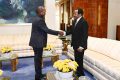 Le président Paul Biya recevant le Gabonais Paul Patrick Biffot, Haut-Commissaire de son pays au Cameroun. © Facebook/PaulBiya.PageOfficielle