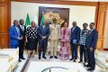 Brice Clotaire Oligui Nguema posant avec les membres de la plateforme "Ensemble pour le Gabon". © Com. présidentielle