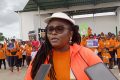 La présidente de l'association Oreminiva avec les femmes réunies lors du fitness à Port-Gentil, pour lutter contre les violences à l'égard des femmes. © GabonReview