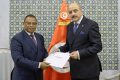 Le nouvel ambassadeur du Gabon, Pierre Ntsiet N’golo, et le ministre des Affaires étrangères de la Tunisie Mohamed Ali Nafti, le 27 janvier 2025 à Tunis. © D.R.