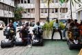 Des personnes vivant avec un handicap moteur en sit-in à devant une administration à Libreville. © D.R.