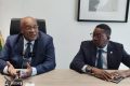 Le ministre de l’Énergie, Séraphin Akoure Davin (à gauche) sollicite un peu de temps pour pouvoir améliorer ces difficultés et améliorer le quotidien des gabonais. © GabonReview