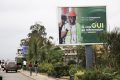 Au Gabon, bientôt les affiches de la campagne référendaire seront remplacées par celles de la présidentielle. © D.R.